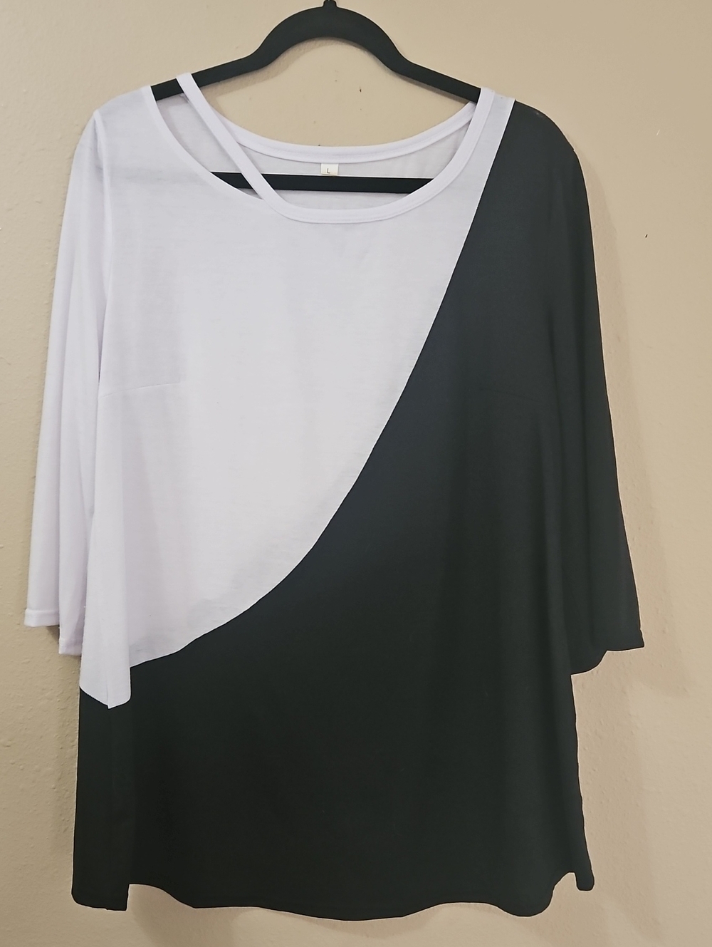 Women’s Black and White Colorblock Scoop Neck Top